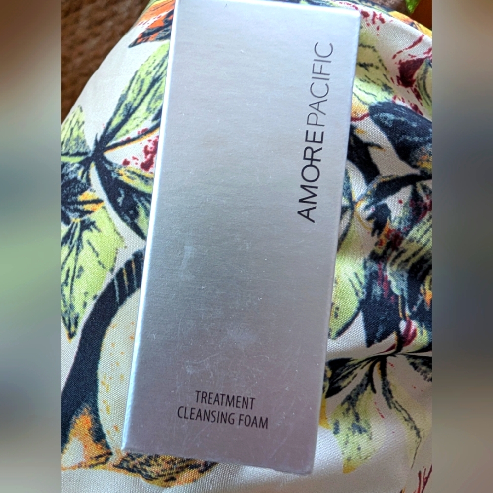 NIB {LAST CHANCE!}K-beauty Amore Pacific Silver Treatment Cleansing Foam 0.5oz
